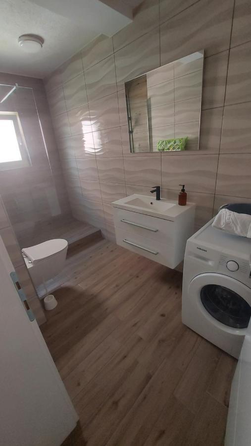 Apartmani Mlinar - Two Bedroom Apartment With Seaview Grebaštica Eksteriør bilde
