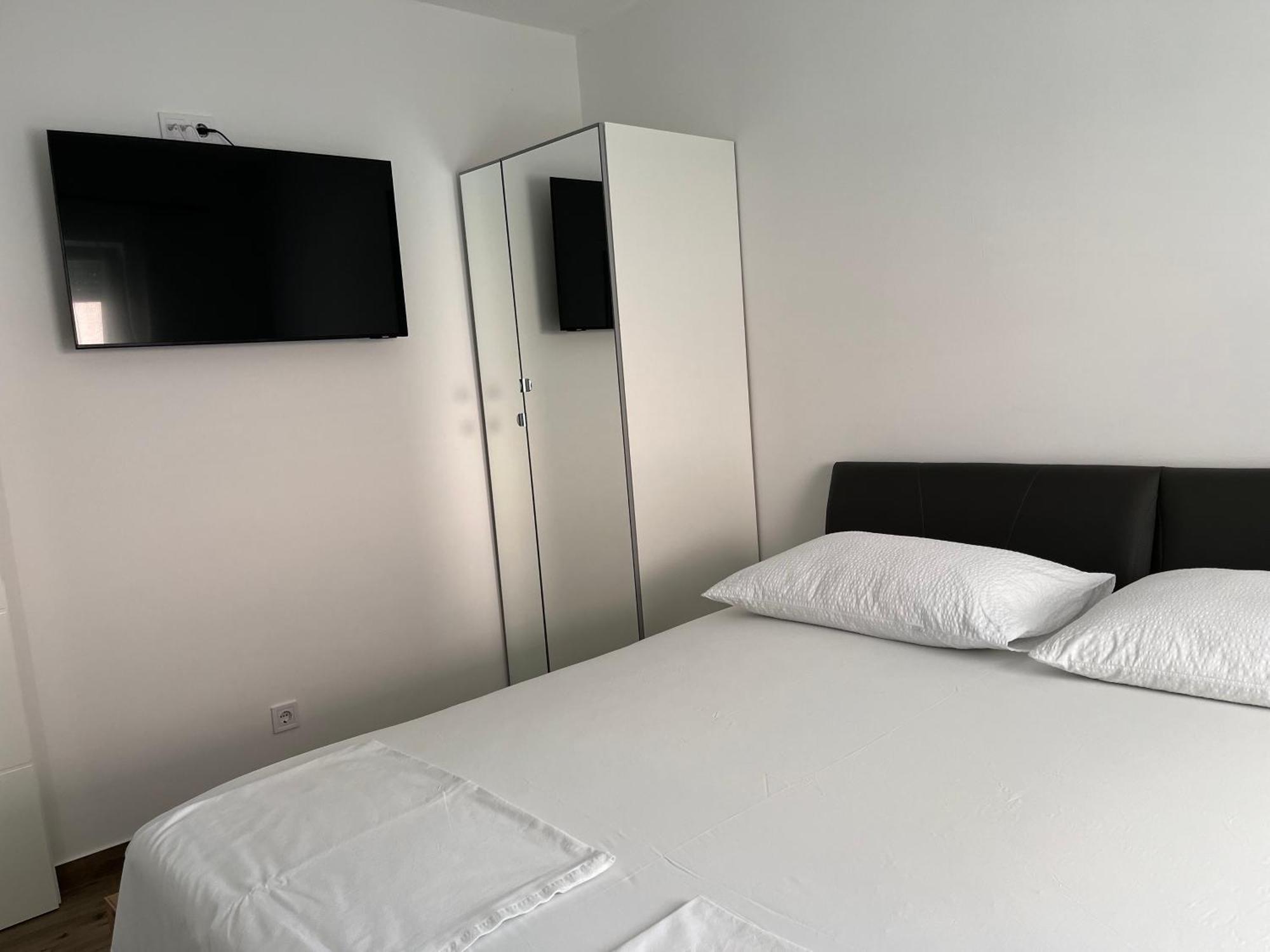 Apartmani Mlinar - Two Bedroom Apartment With Seaview Grebaštica Eksteriør bilde