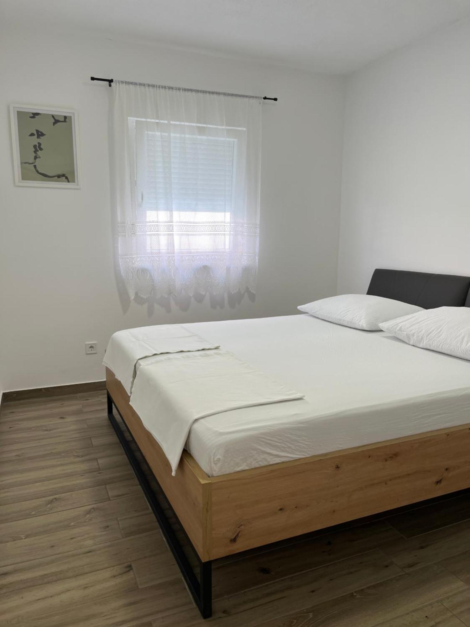 Apartmani Mlinar - Two Bedroom Apartment With Seaview Grebaštica Eksteriør bilde